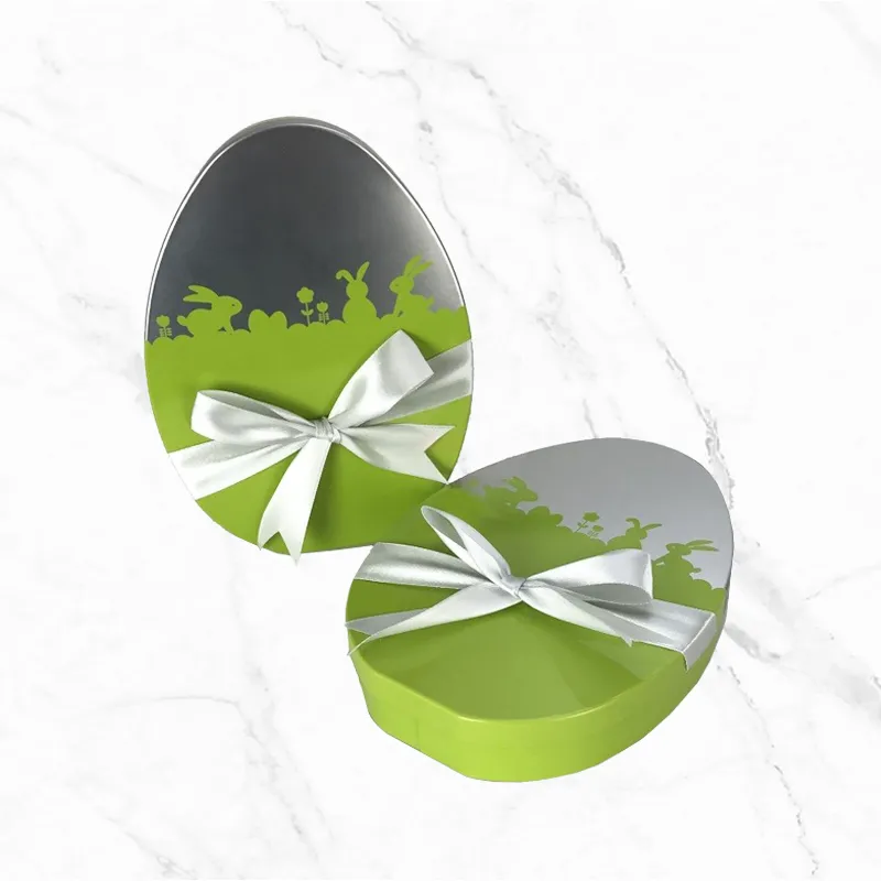 Метално яйце с old style точки и пълнеж от малки шоколадови яйца